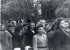 Jüdische Frauen bei einer Beerdigung im Lager Lampertheim