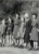 Minna Specht im Sommer 1946 mit Kindern in der Odenwaldschule
